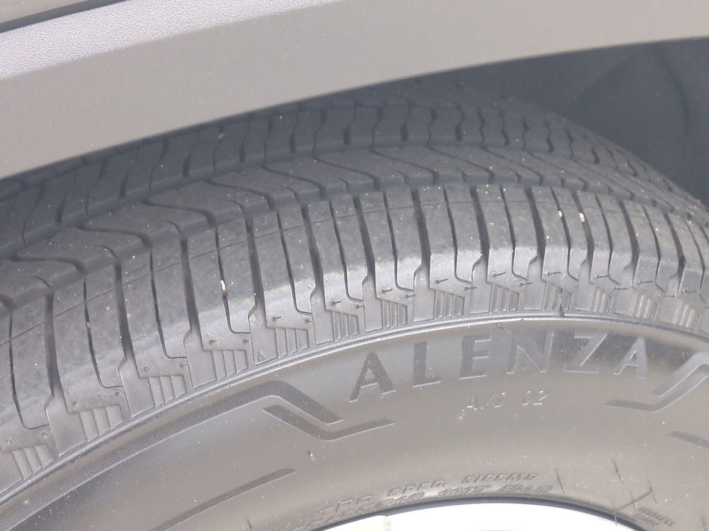 Used 2024 Chevrolet Traverse LT FWD image 12
