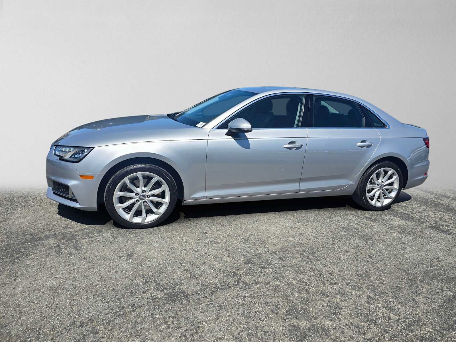 Used 2019 Audi A4 2.0T Premium w/ Convenience Package FWD image 2