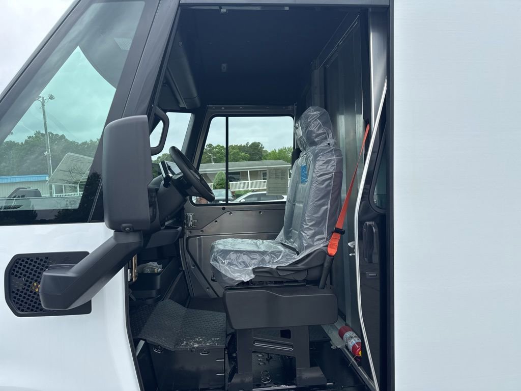 Used 2024 Chevrolet Brightdrop 400 w/ Commercial Equipment Package AWD/4WD image 9