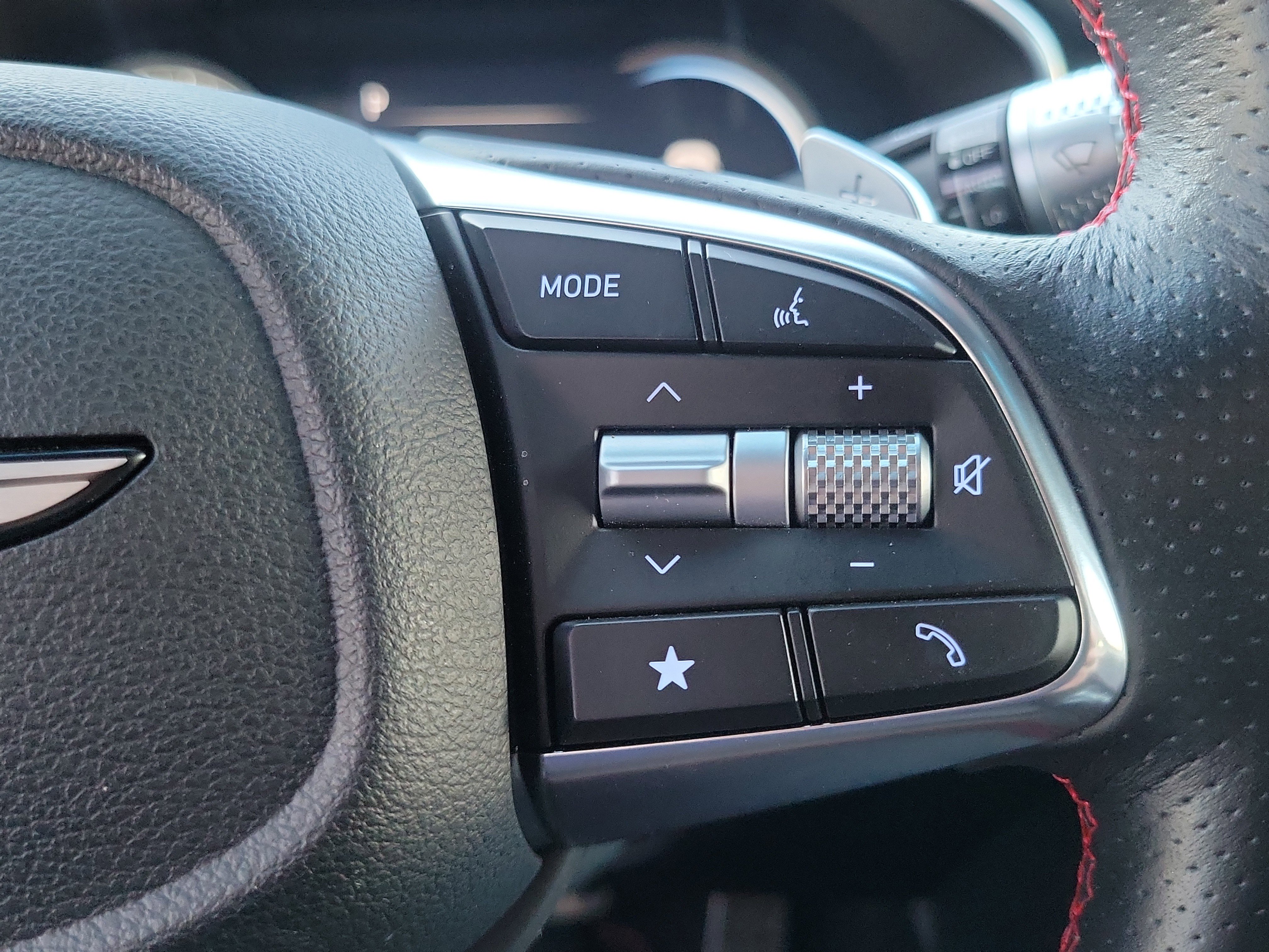Certified 2025 Genesis G70 3.3T Advanced RWD image 10