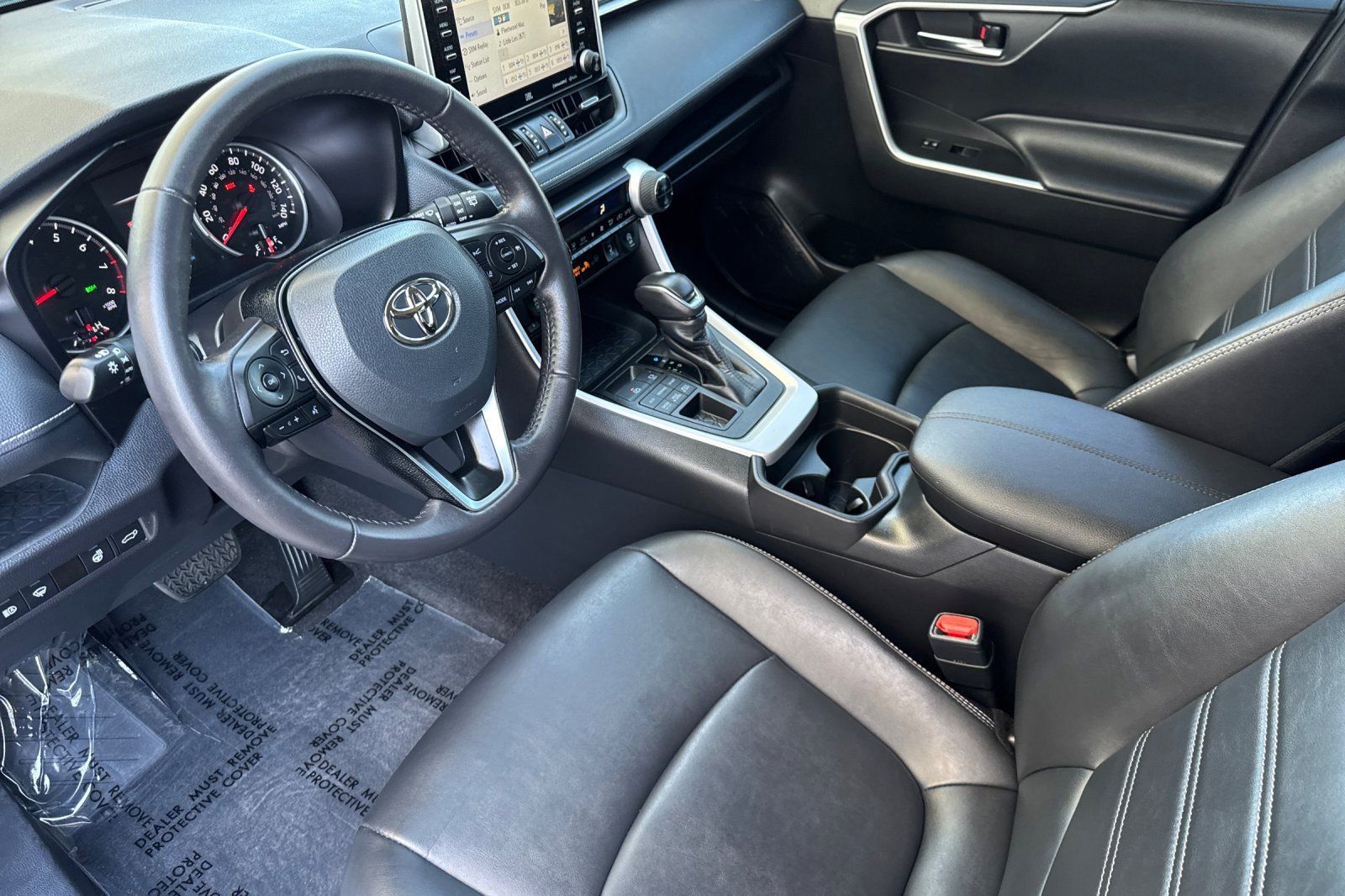 Used 2021 Toyota RAV4 XLE Premium image 10