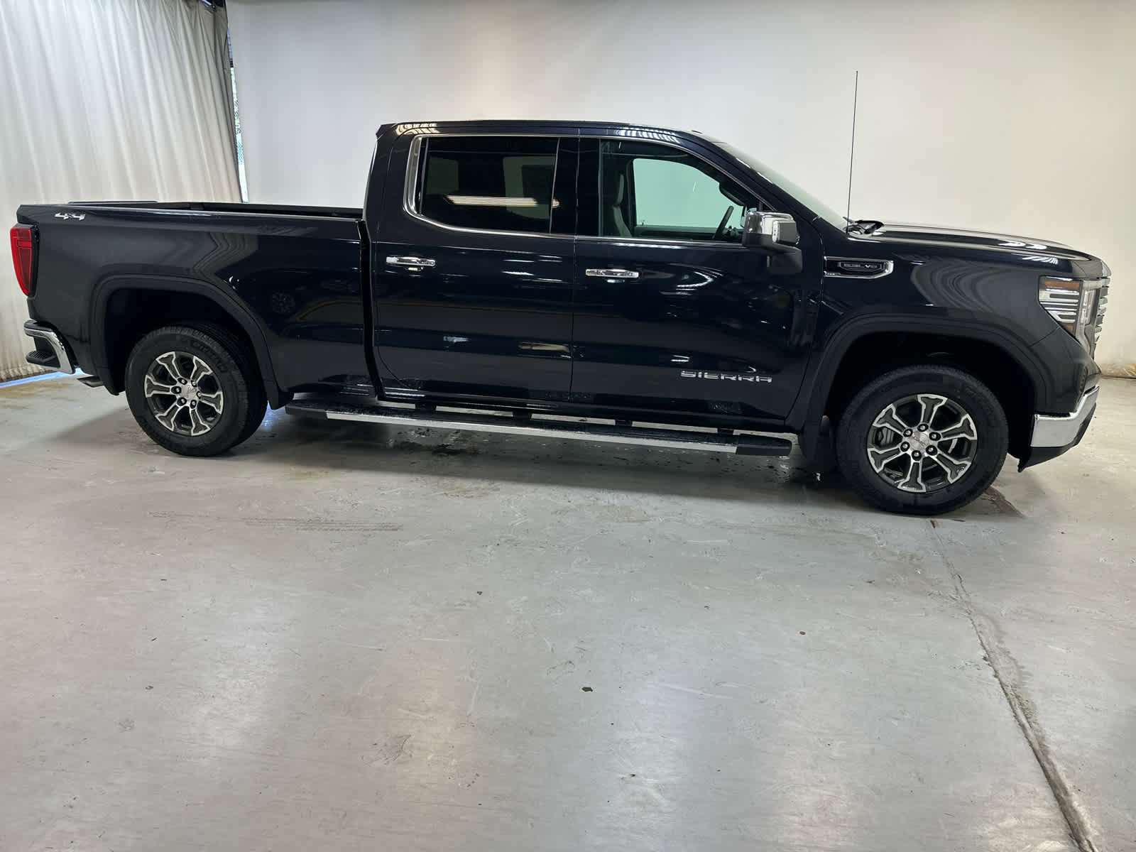 New 2026 GMC Sierra 1500 SLT w/ SLT Convenience Package image 8