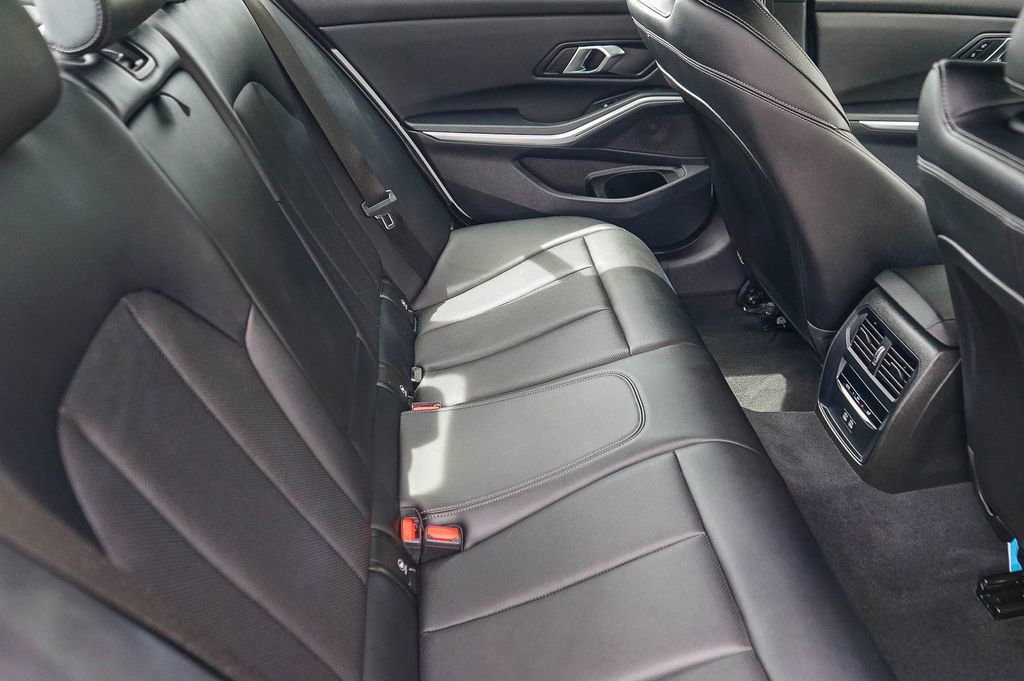 Used 2024 BMW 330e image 16