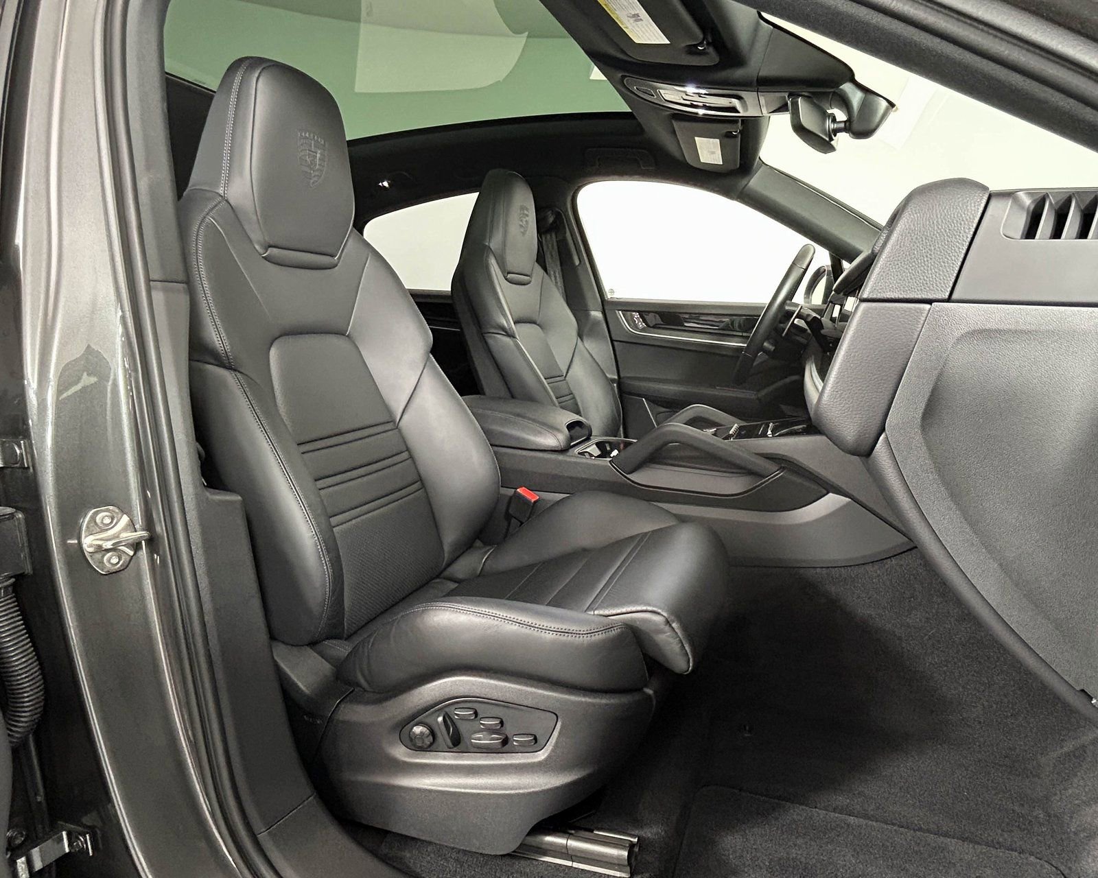 Certified 2024 Porsche Cayenne S AWD/4WD image 23