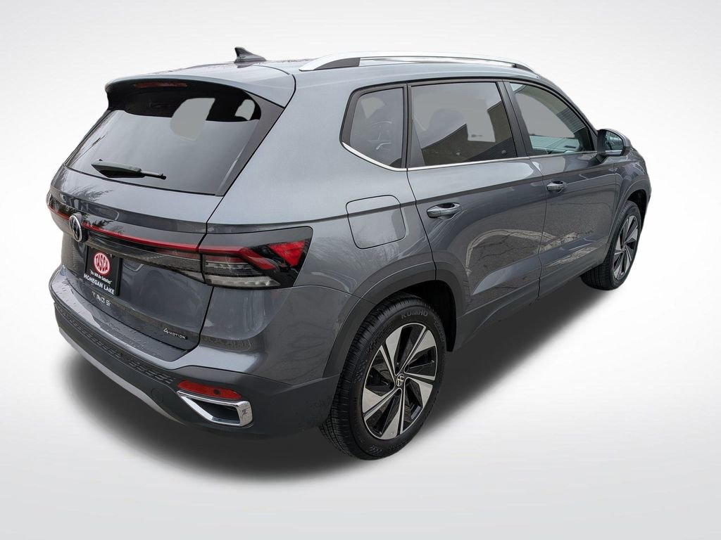Used 2025 Volkswagen Taos SE w/ Panoramic Sunroof Package image 6
