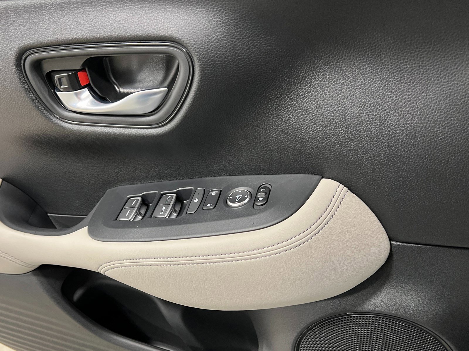 New 2025 Honda HR-V EX-L image 16