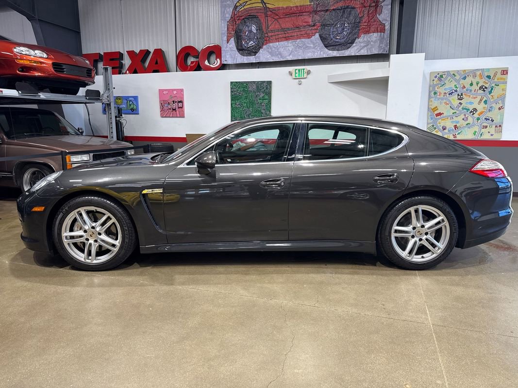 Used 2013 Porsche Panamera 4S image 4