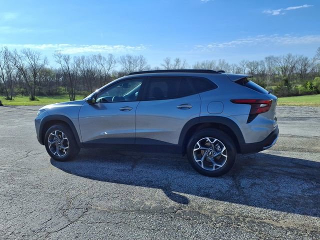 Used 2025 Chevrolet Trax LT w/ LT Convenience Package FWD image 31