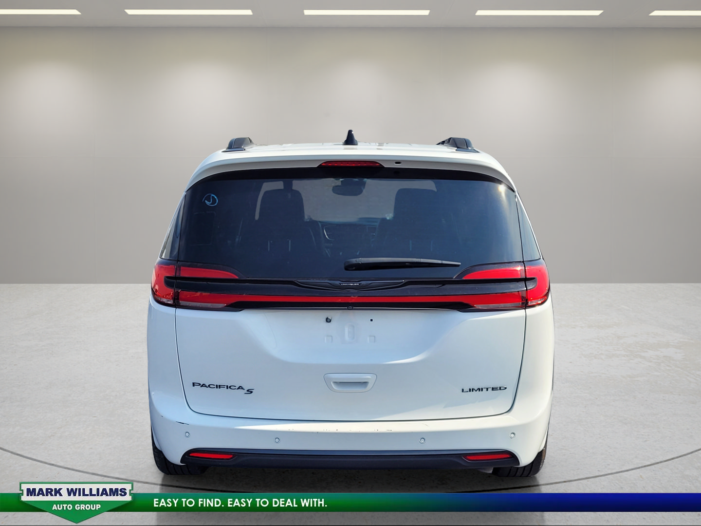 Used 2025 Chrysler Pacifica Limited FWD image 5