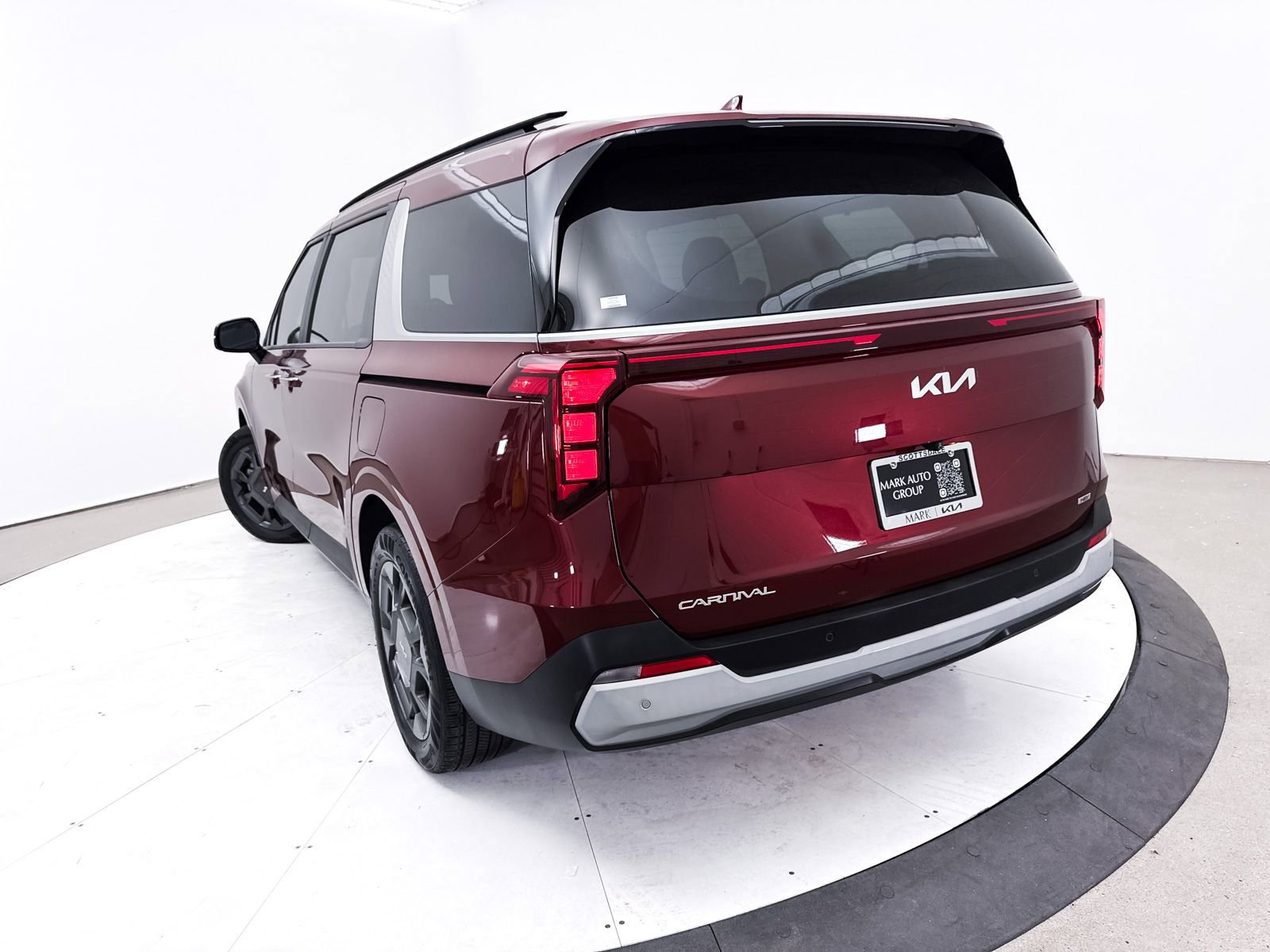 Certified 2025 Kia Carnival EX image 7