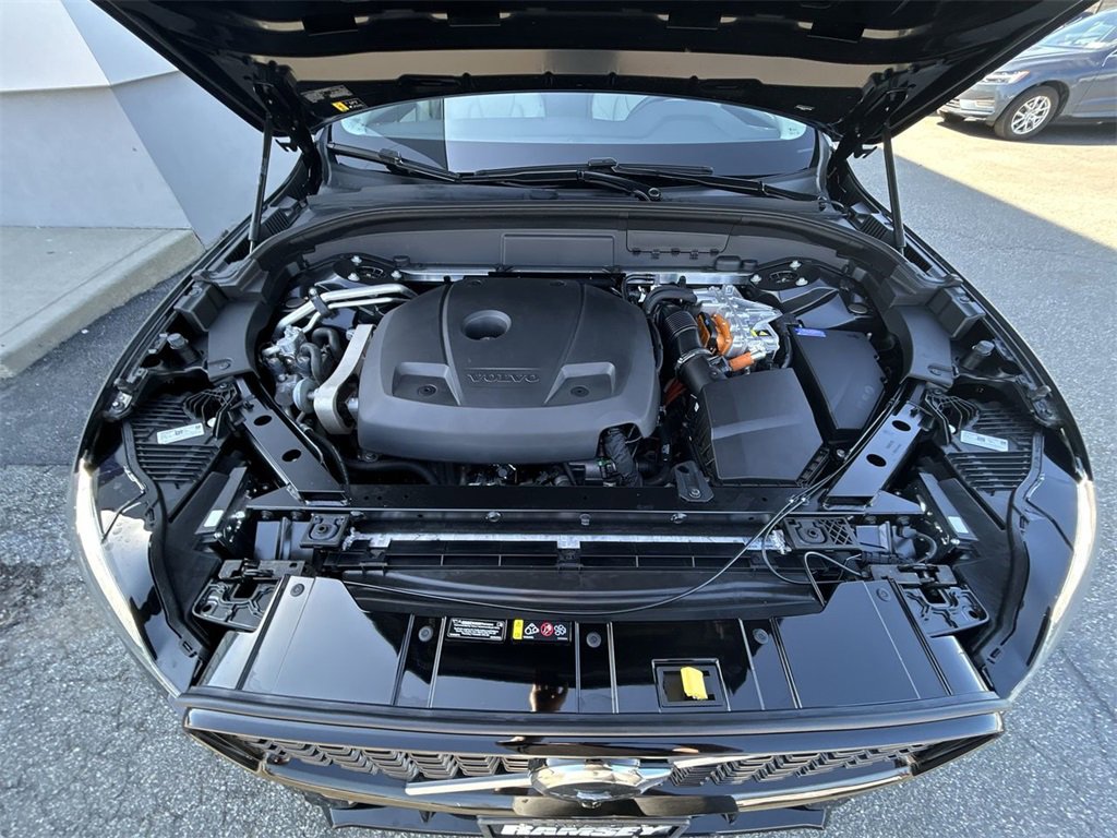 Certified 2025 Volvo XC60 T8 Plus w/ Climate Package image 10