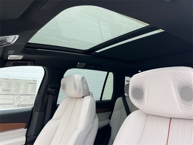 New 2026 Cadillac Vistiq Sport image 8