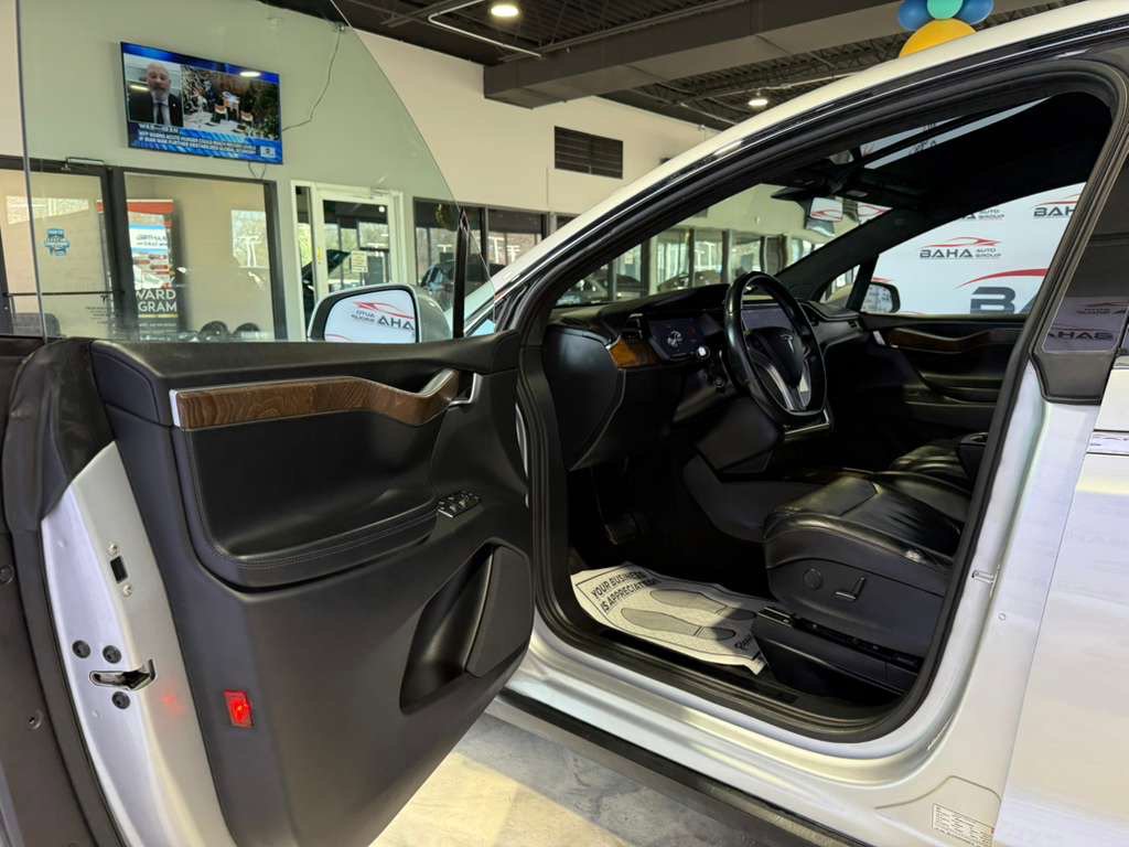 Used 2017 Tesla Model X 100D image 32
