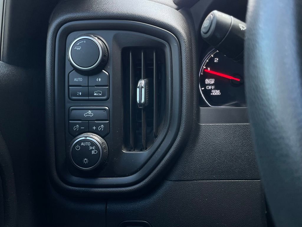 Used 2022 Chevrolet Silverado 1500 Custom image 13