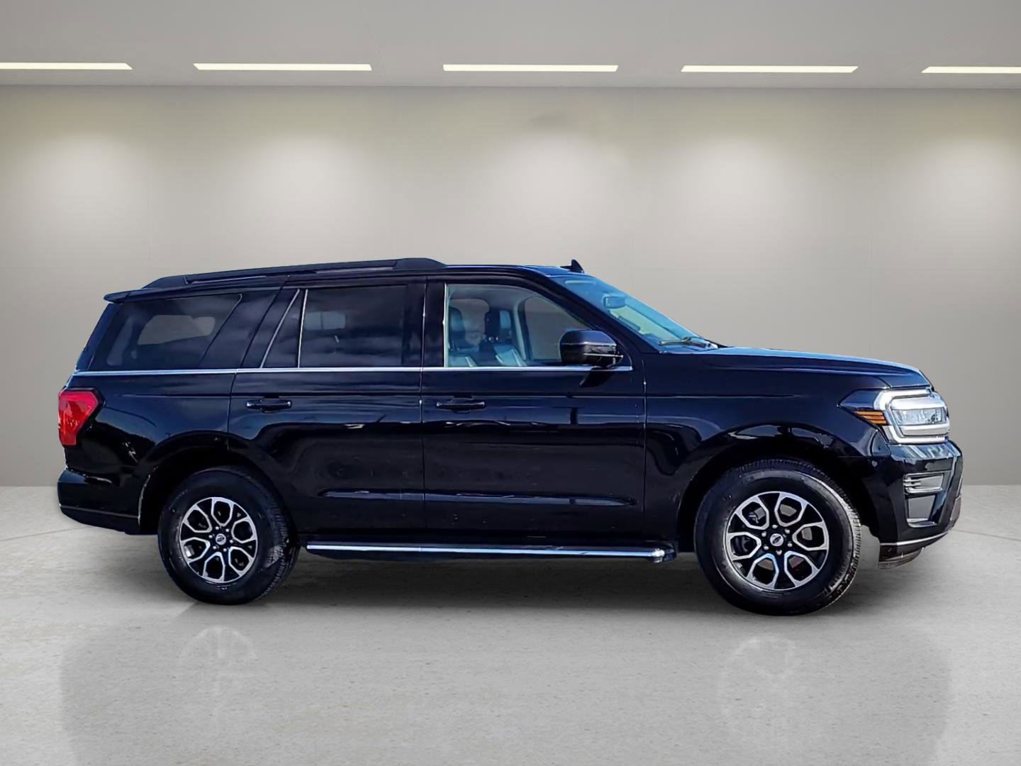 Certified 2022 Ford Expedition XLT image 9