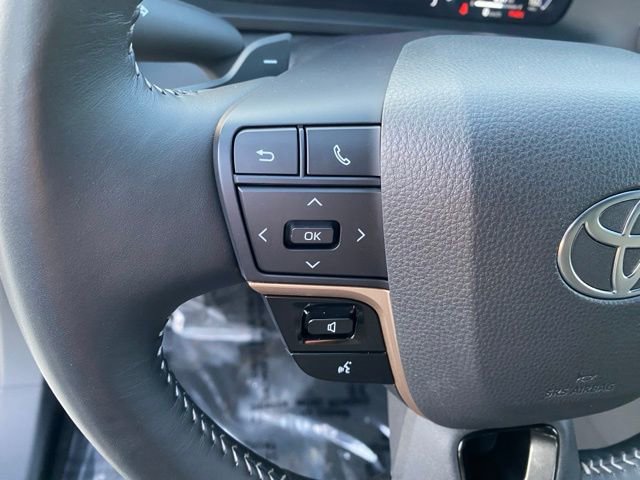 Used 2025 Toyota Crown Signia AWD/4WD image 21