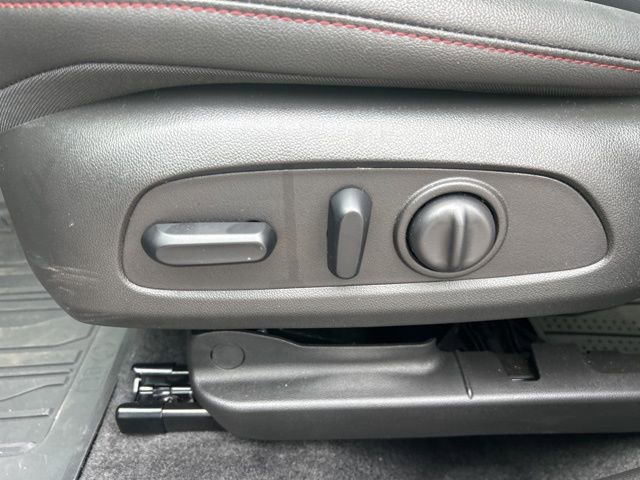 Certified 2025 Chevrolet Trax RS image 16