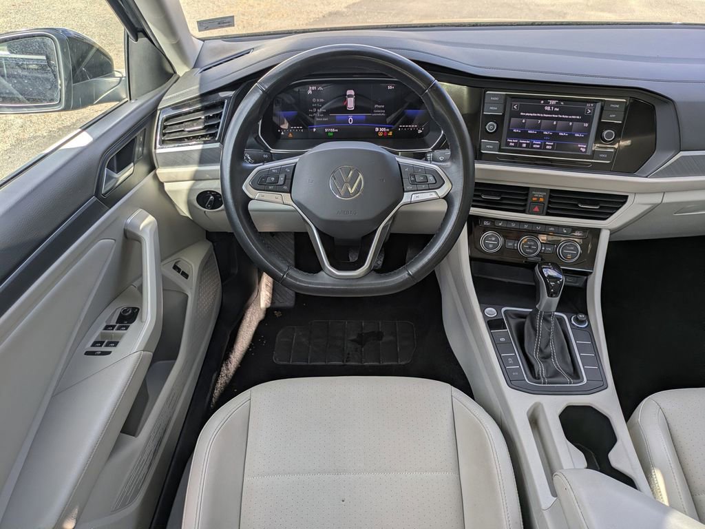 Used 2023 Volkswagen Jetta SE image 15