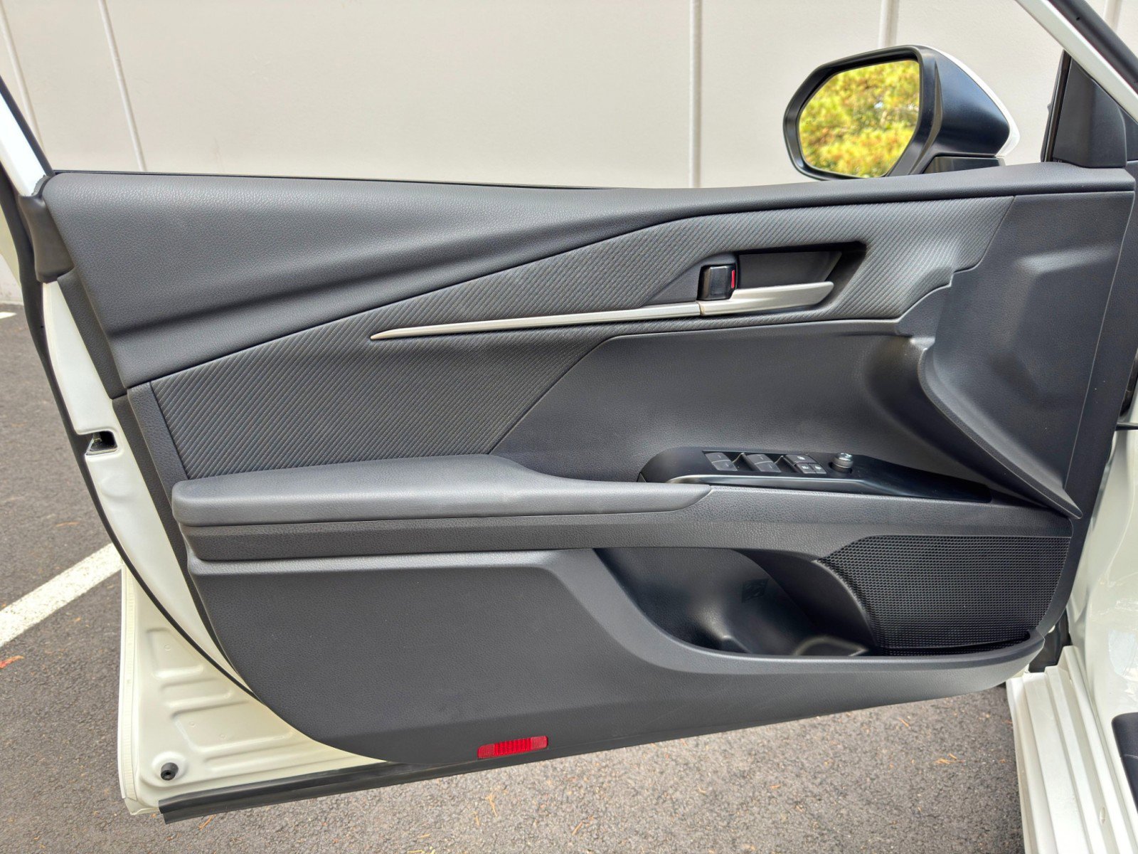 Used 2025 Toyota Camry SE image 41