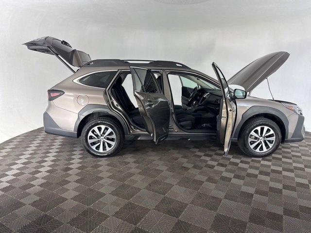 Used 2024 Subaru Outback Premium image 13