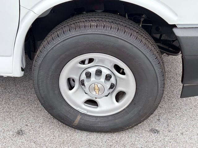 New 2026 Chevrolet Express 2500 w/ Driver Convenience Package RWD image 15