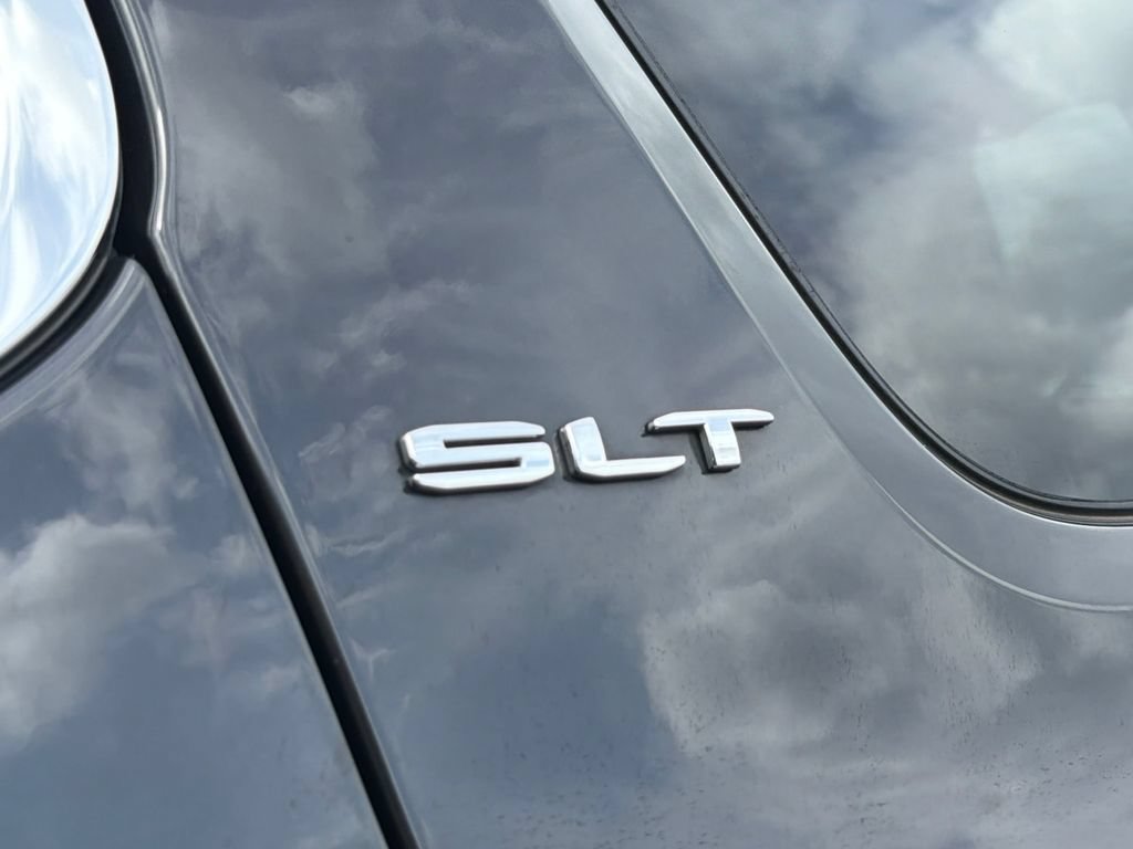 Used 2020 GMC Acadia SLT w/ Driver Alert Package II FWD image 17