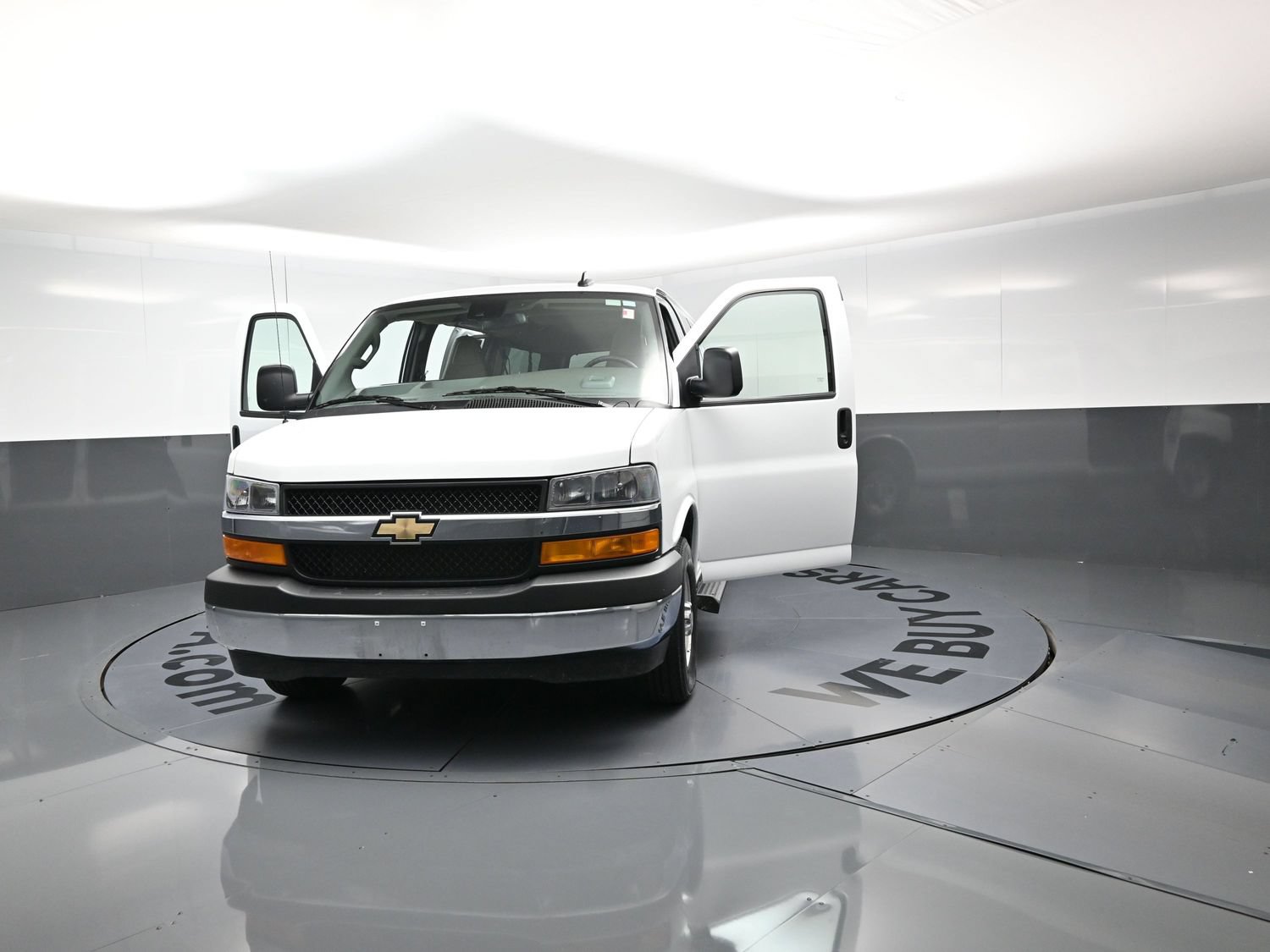 Used 2025 Chevrolet Express 3500 LT w/ LT Preferred Equipment Group RWD image 20