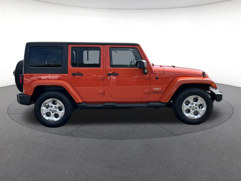 Used 2015 Jeep Wrangler Unlimited Sahara w/ Connectivity Group AWD/4WD image 7