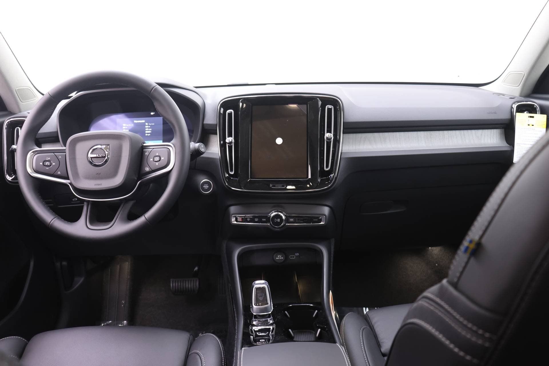 New 2026 Volvo XC40 B5 Plus w/ Protection Package Premier AWD/4WD image 8