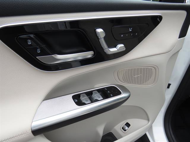 Used 2026 Mercedes-Benz GLC 300 4MATIC image 9