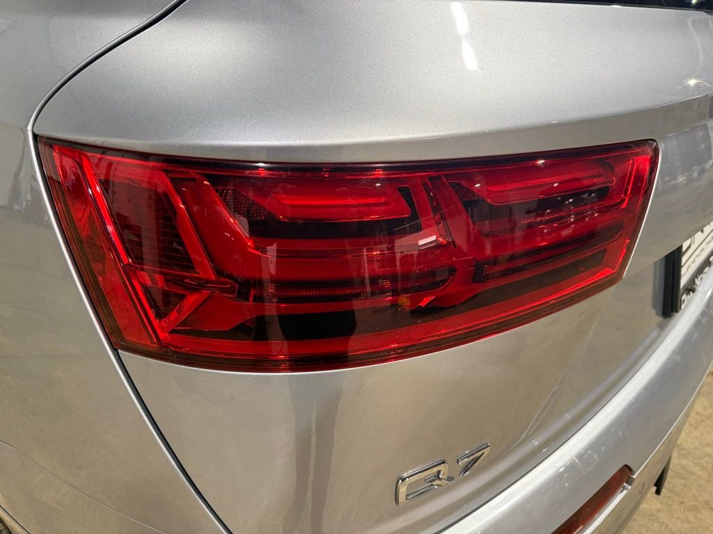 Used 2018 Audi Q7 3.0T Prestige w/ Prestige Package image 11