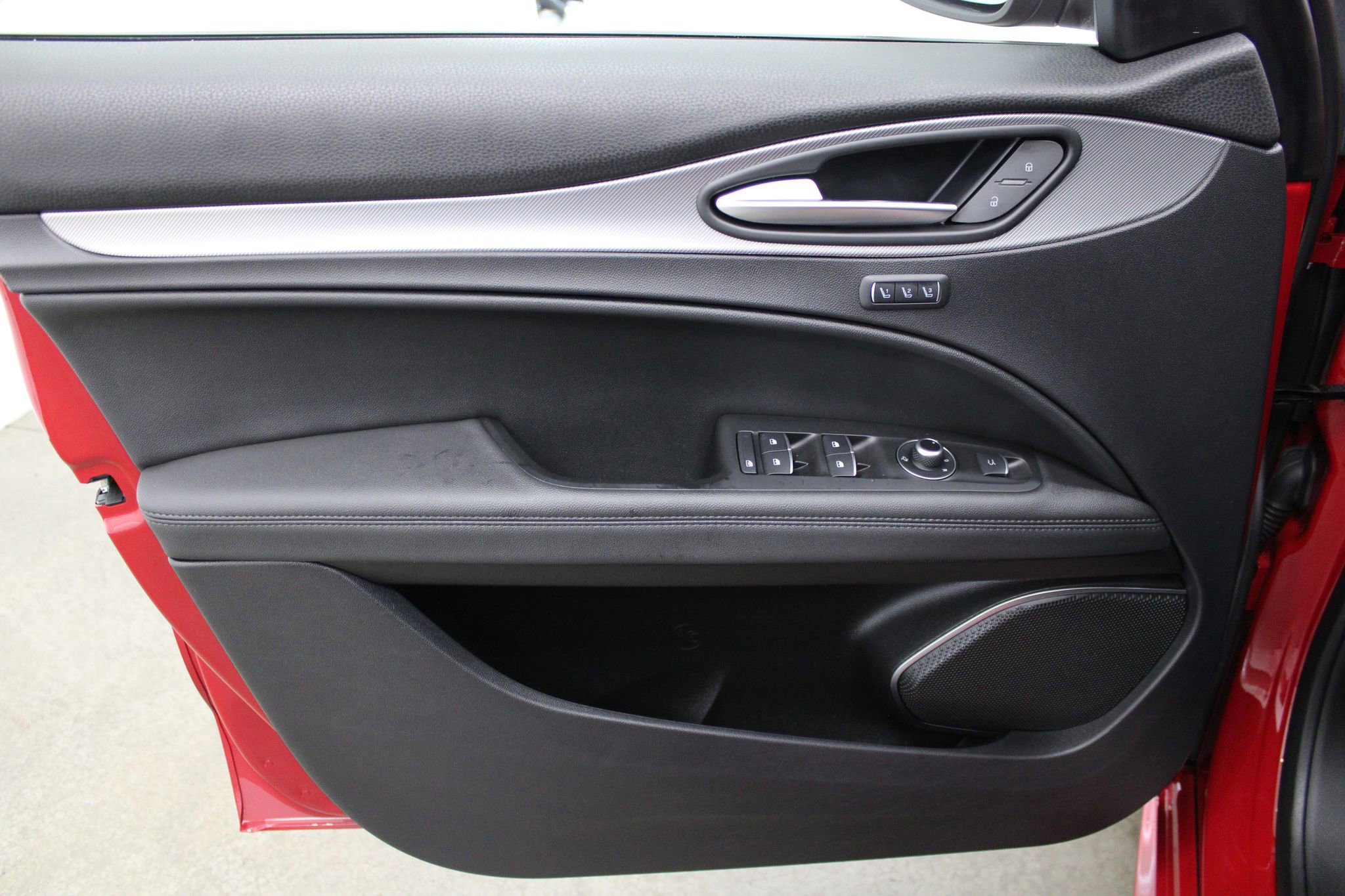 Used 2022 Alfa Romeo Stelvio Veloce AWD/4WD image 14