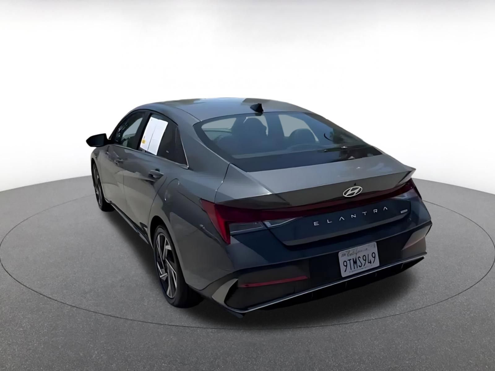 Used 2025 Hyundai Elantra Limited FWD image 11