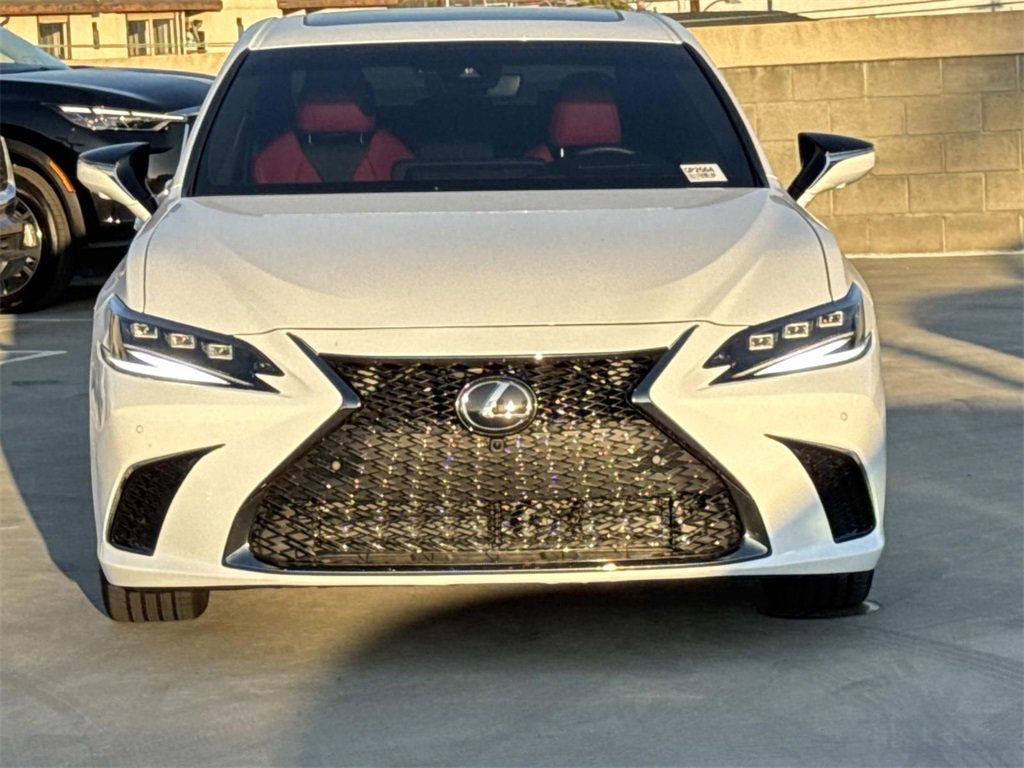 Used 2024 Lexus ES 300h F Sport image 3