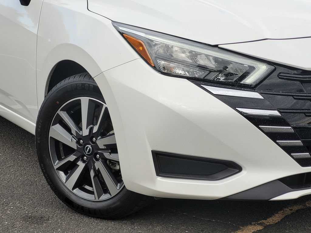 Used 2025 Nissan Versa SV FWD image 4