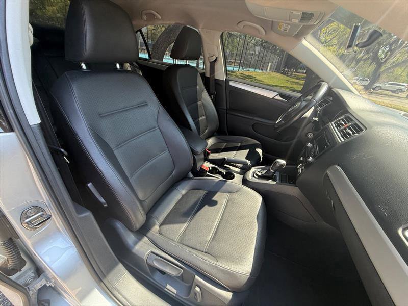 Used 2013 Volkswagen Jetta SE FWD image 18
