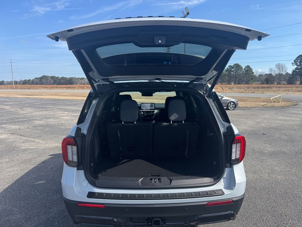 New 2026 Ford Explorer ST-Line w/ ST-Line Street Pack image 16