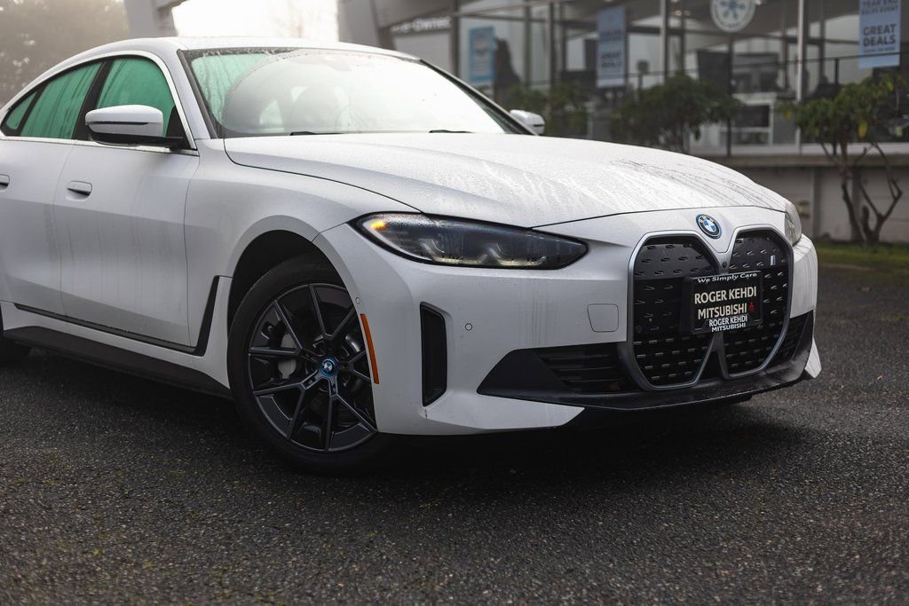 Used 2024 BMW i4 xDrive40i AWD/4WD video 3