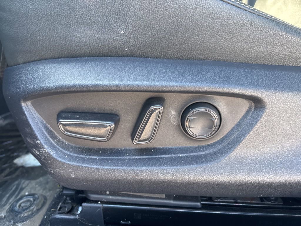 Used 2025 Toyota Camry SE image 12