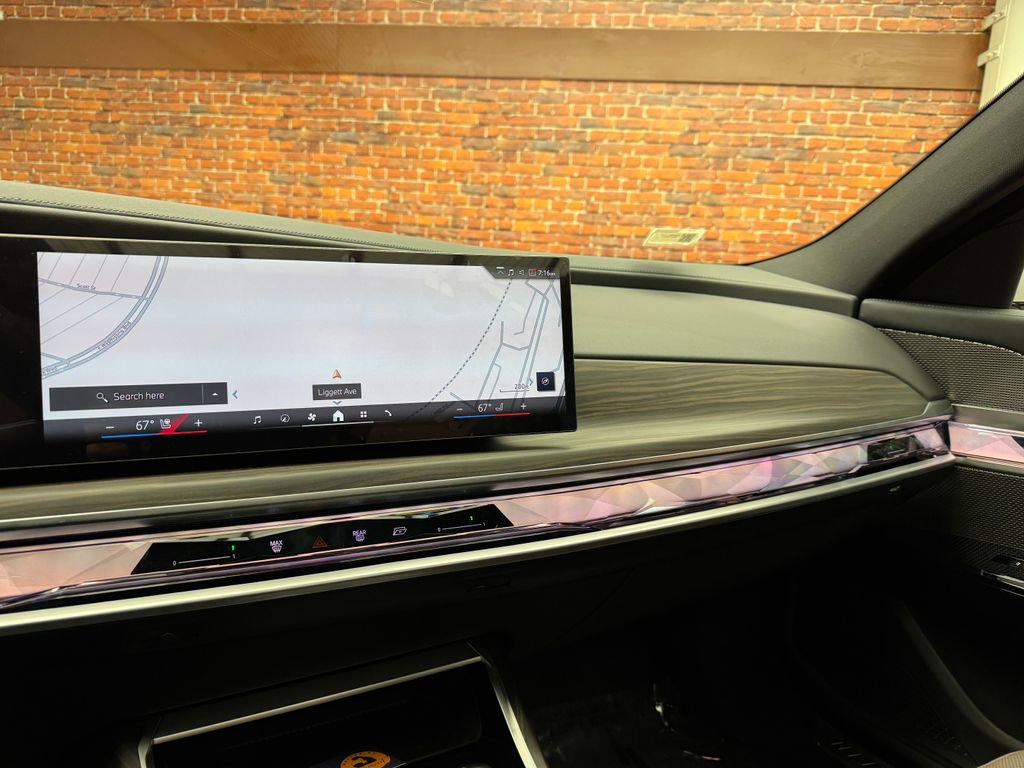 Certified 2025 BMW 760i xDrive w/ Luxury Rear Seating Package image 16