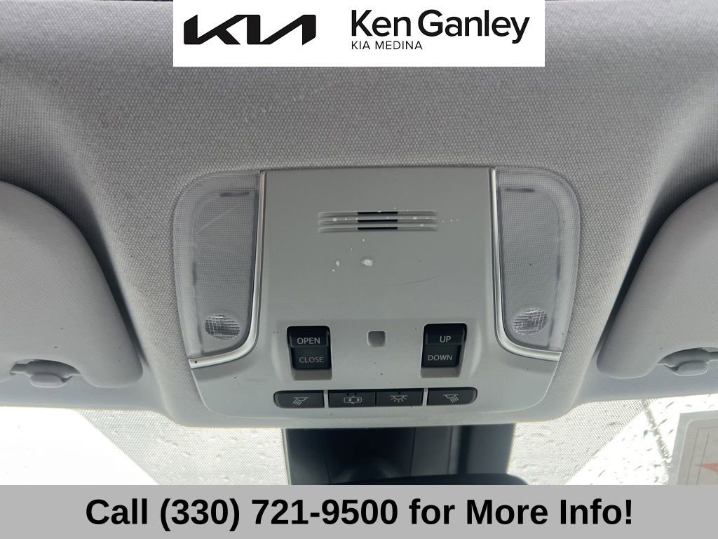 Used 2016 Toyota Prius Four w/ Advanced Technology Package image 38