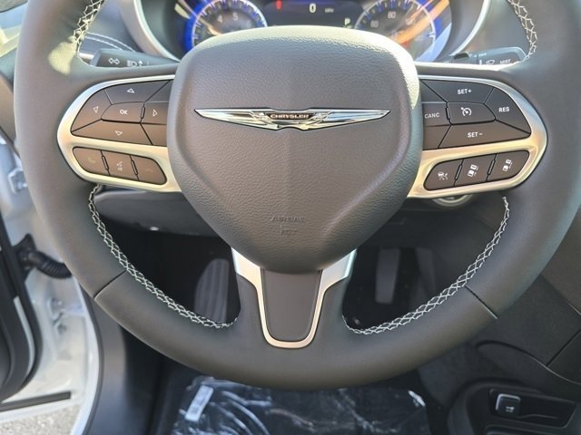 New 2026 Chrysler Pacifica Select image 32