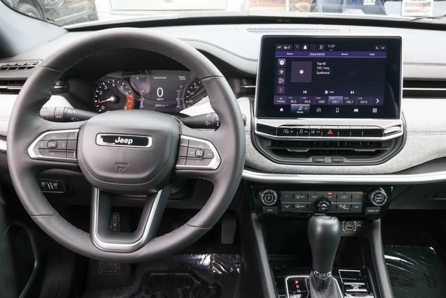 Used 2023 Jeep Compass Latitude w/ Convenience Group AWD/4WD image 7