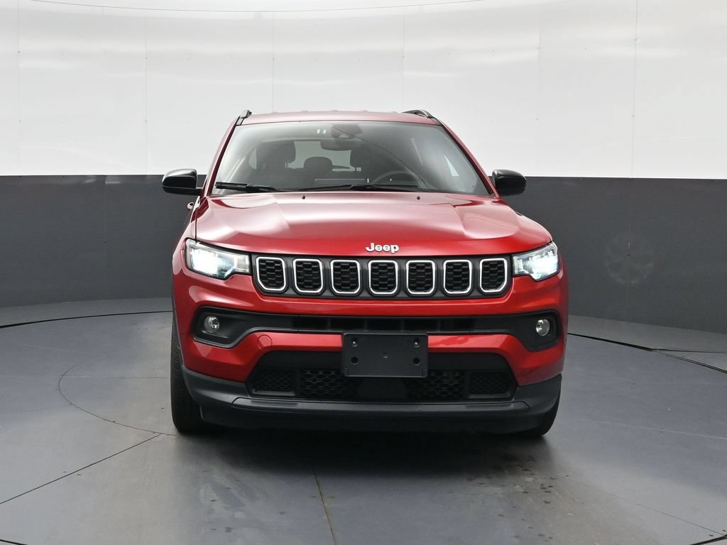 Used 2024 Jeep Compass Latitude AWD/4WD image 3
