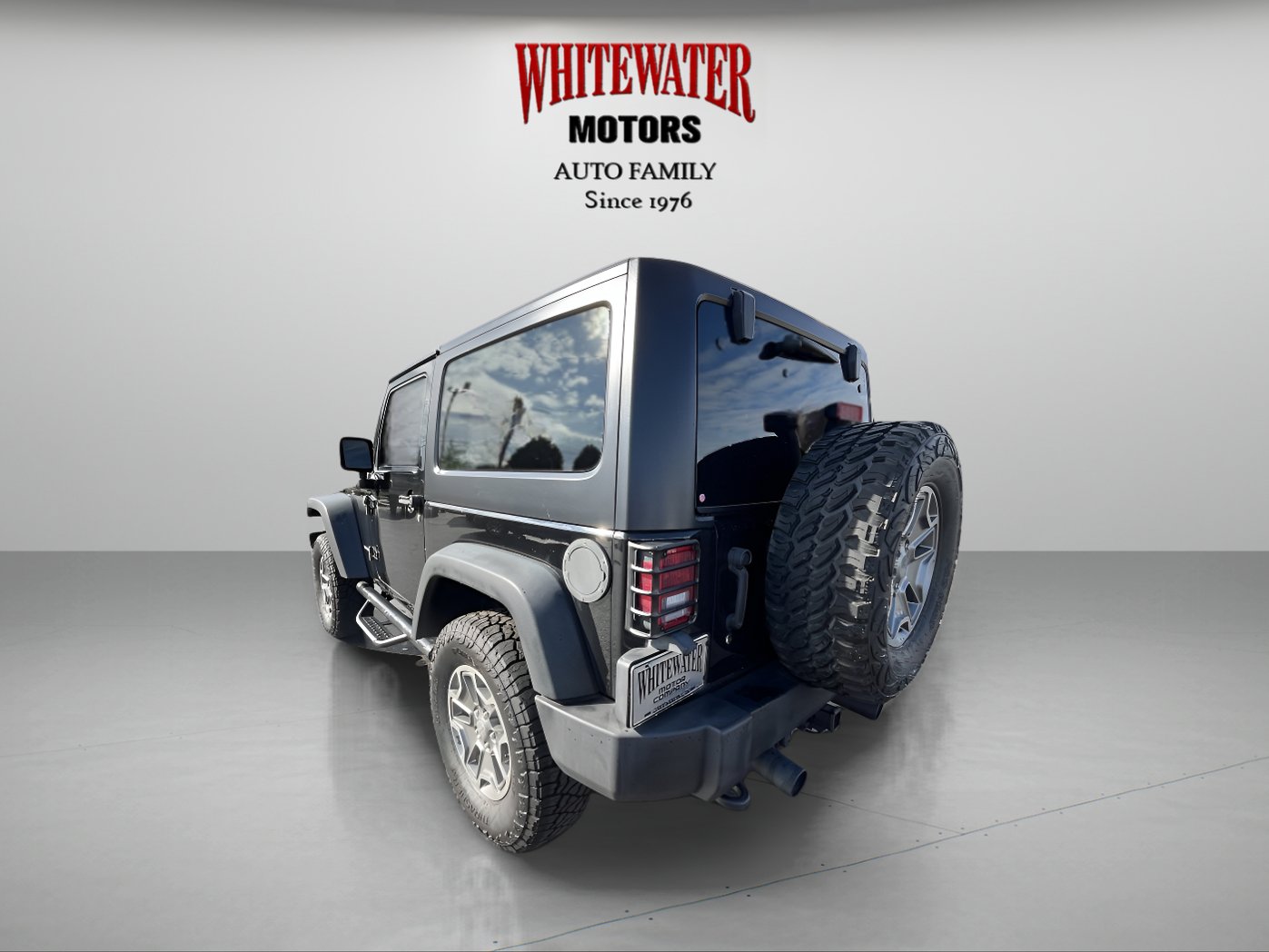 Used 2016 Jeep Wrangler Rubicon w/ Power Convenience Group AWD/4WD image 4