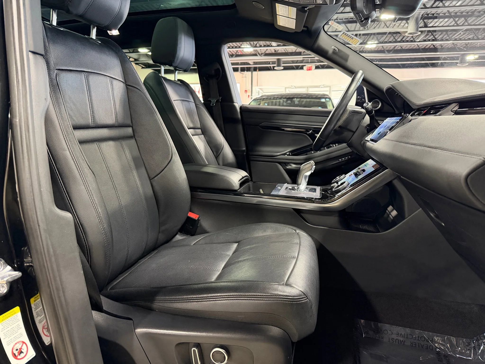 Used 2021 Land Rover Range Rover Evoque SE AWD/4WD image 4