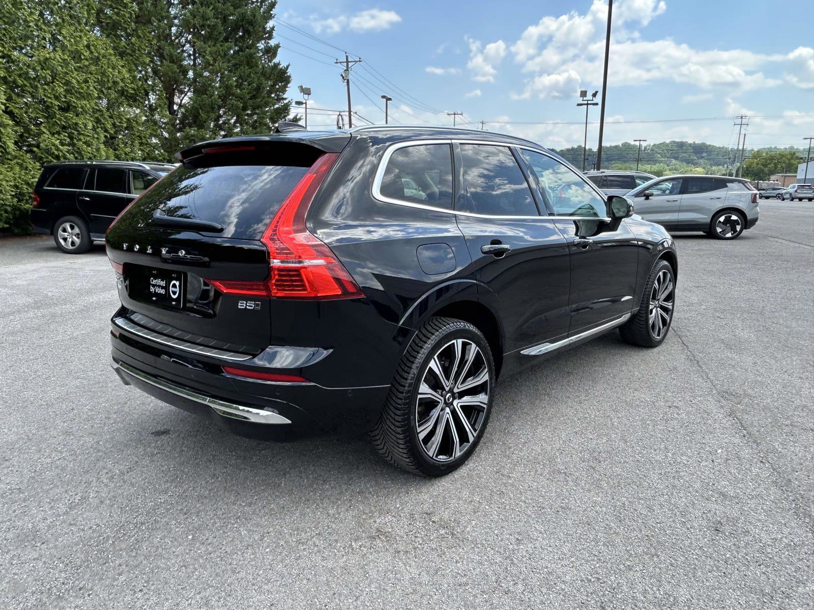 Certified 2023 Volvo XC60 B5 Ultimate w/ Climate Package AWD/4WD image 3