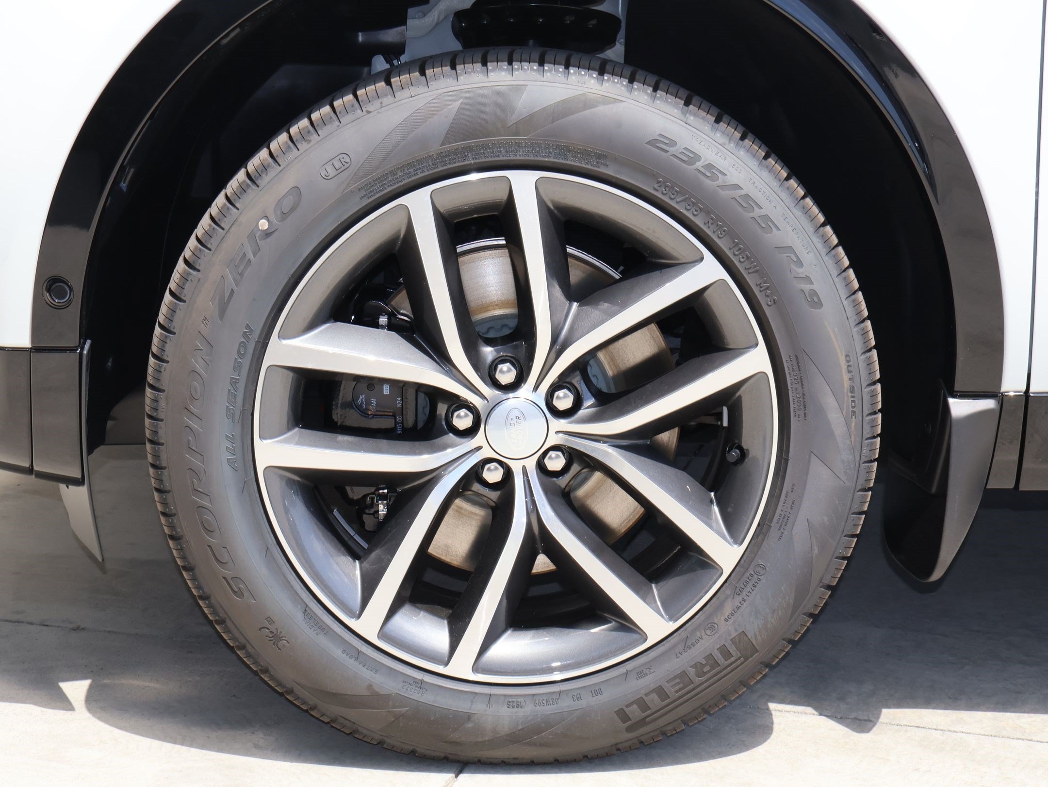 New 2026 Land Rover Discovery Sport Landmark AWD/4WD image 19