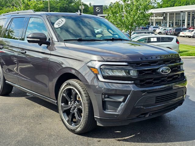 Used 2024 Ford Expedition Limited AWD/4WD image 2