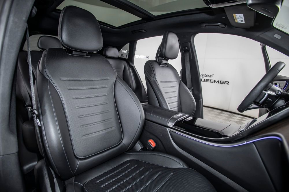 Used 2025 Mercedes-Benz GLC 300 w/ AMG Line image 16